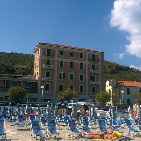 Hotel Monique Noli Exterior foto