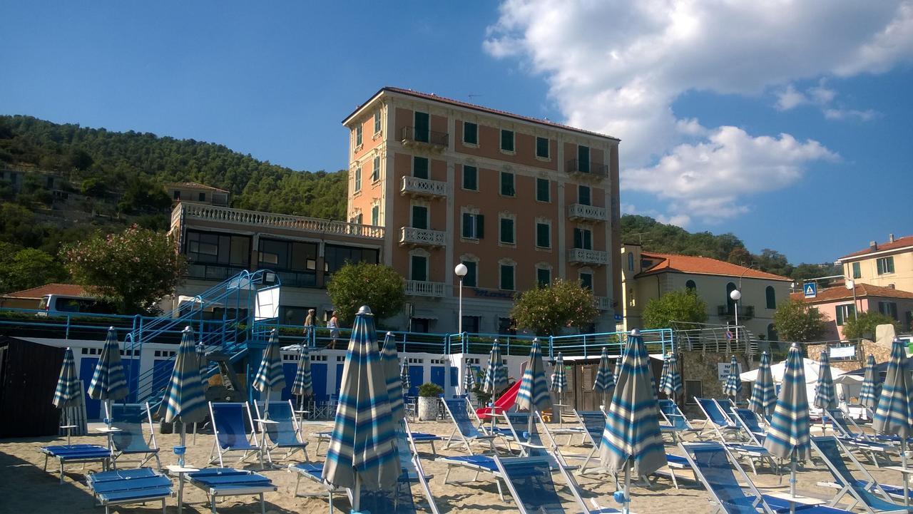 Hotel Monique Noli Exterior foto